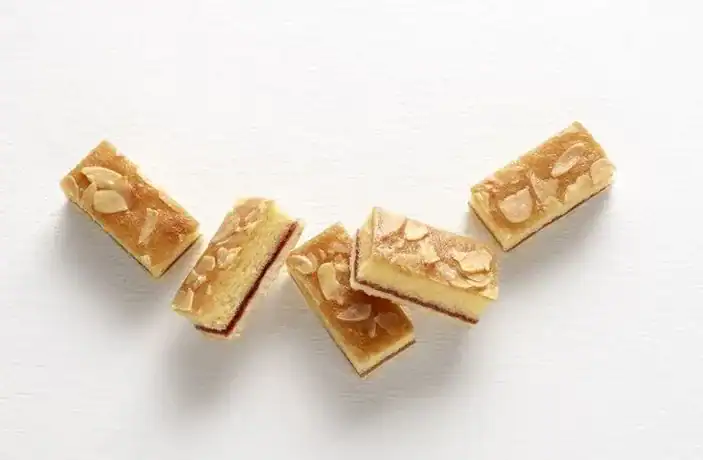 Mini Amandelgebakje-Aardbei