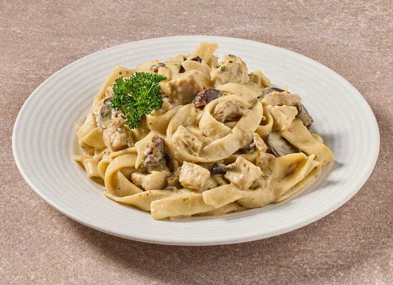 Tagliatelle Met Kip En Bospaddenstoelenroomsaus