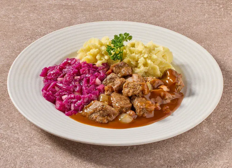 Jachtschotel Met Rode Kool En Aardappelpuree