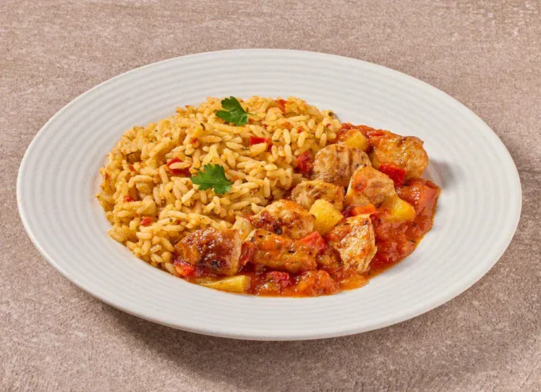 Mexicaanse Kipschotel Met Paprika, Ananas En Rijst